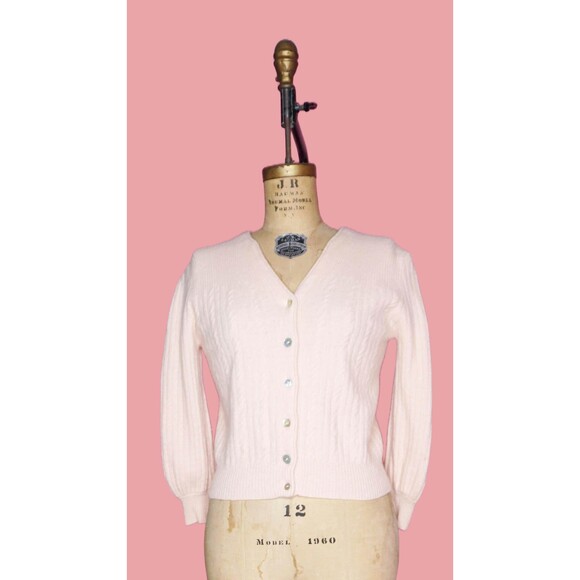 1980-90s Victoria Jones Pink LAMBSWOOL ANGORA Blend CARDIGAN W/Shell Buttons S-M - Picture 2 of 10